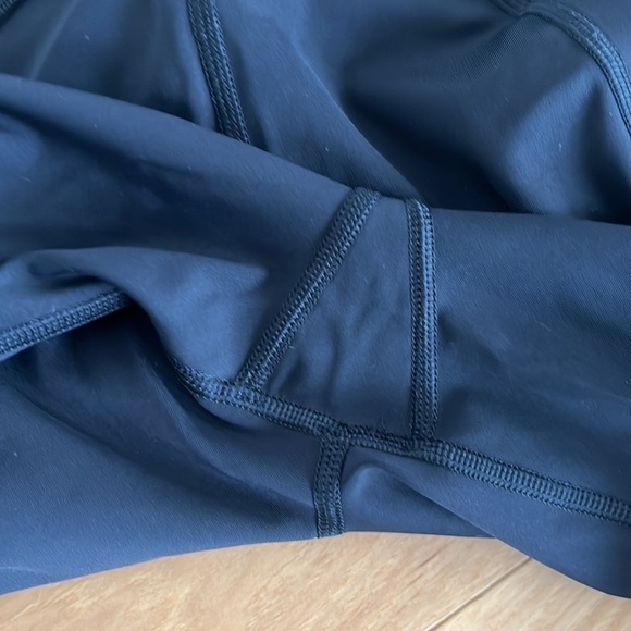 Athleta Ultimate Stash Pocket 7/8 Tight in black - Picture 6 of 6